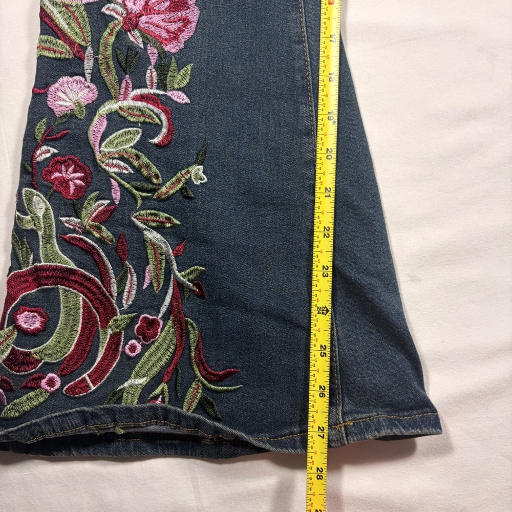 Romwe Floral Embroidered Flare Jeans Medium Wash Boho Bell Bottoms Womens 0XL - Picture 5 of 11